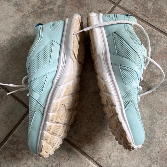 Reebok running shoes, size 10 - Picture 9 of 11